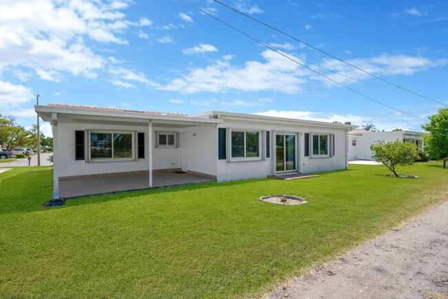 Building Photo - 2 BR, 2 BA Home in the Mainlands on the 18...