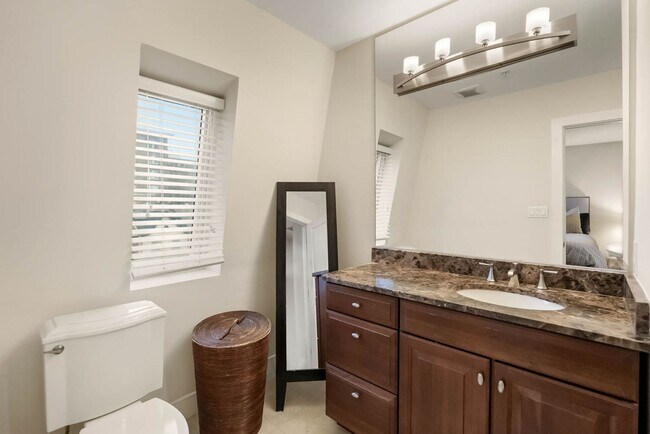 Building Photo - U St Penthouse