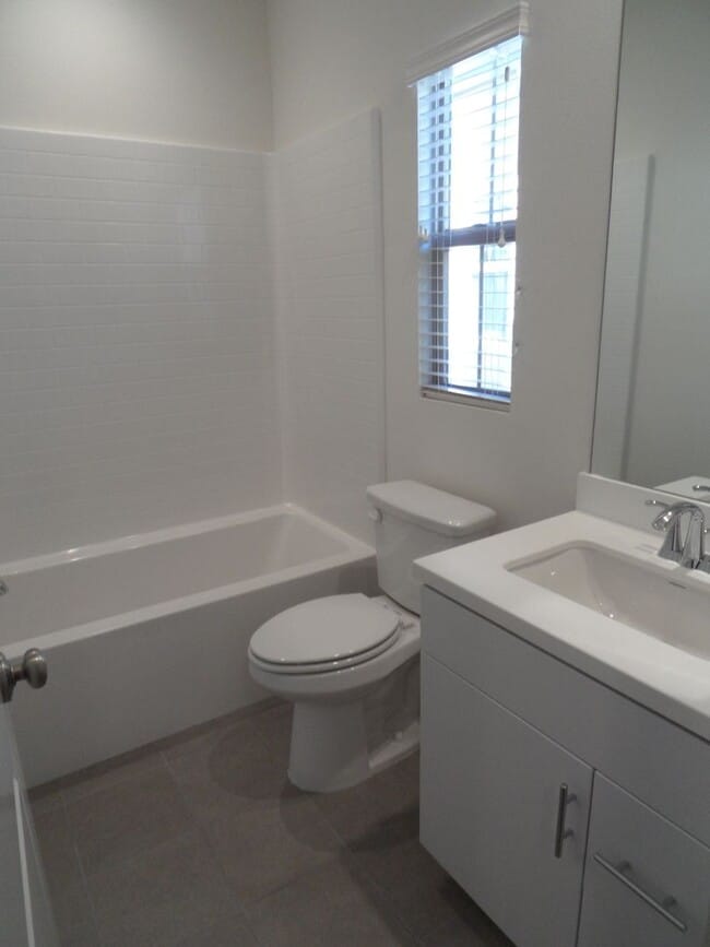 Building Photo - 4BR 3BA two-story condo with 2 Car Attache...