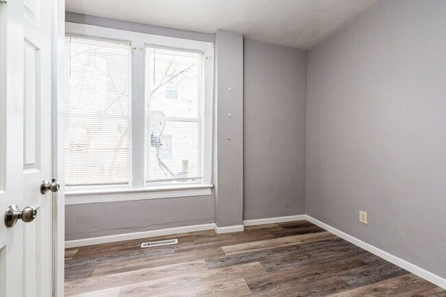 Building Photo - 506 5th St