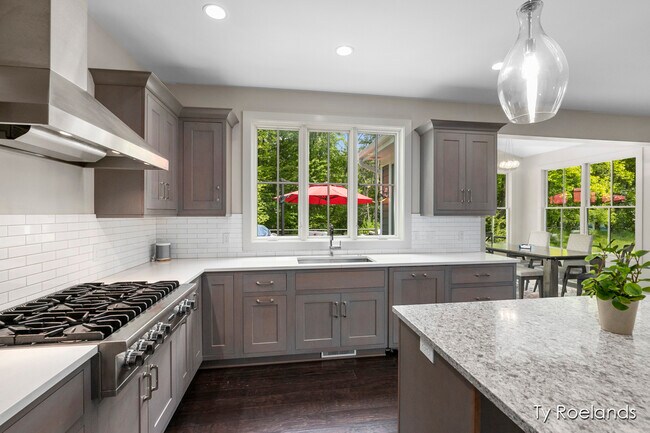 Building Photo - 3757 Lake Birch St NE