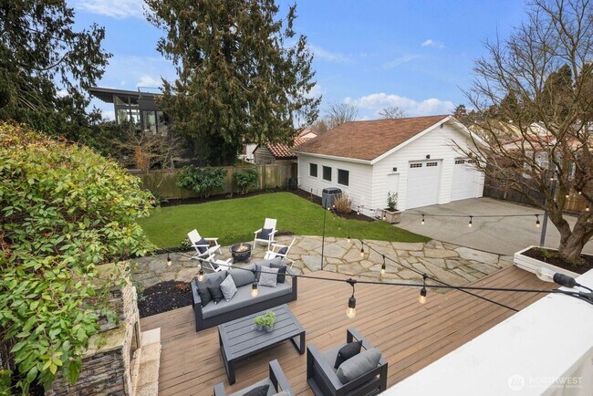 Building Photo - Exceptional Magnolia Home - Rare opportunity to live in Seattles Premier  Neighborhood