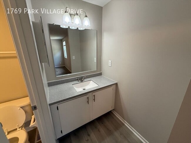 Building Photo - 1769 Park Village Dr