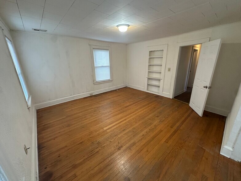 Building Photo - 212 Jackson Ave