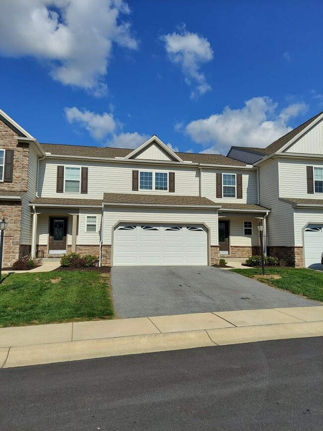 Primary Photo - Margarets Grove 3 bedroom, 2.5 bath Townhome