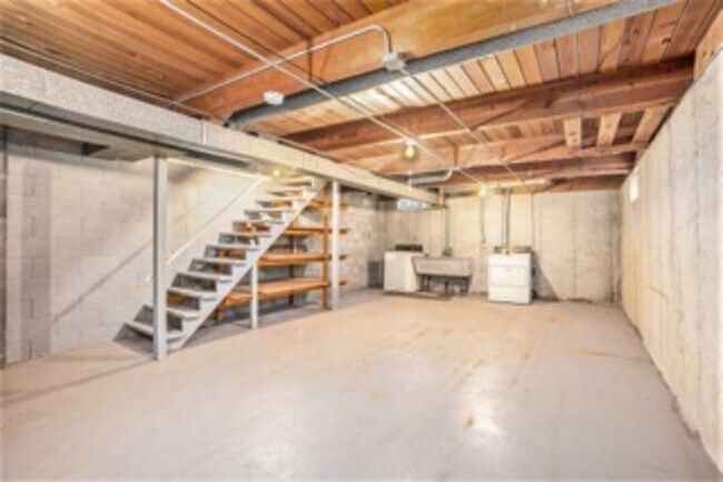 Building Photo - 13-38 Northfield Ave NE