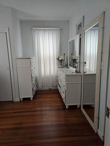 Building Photo - 175 Wilson St