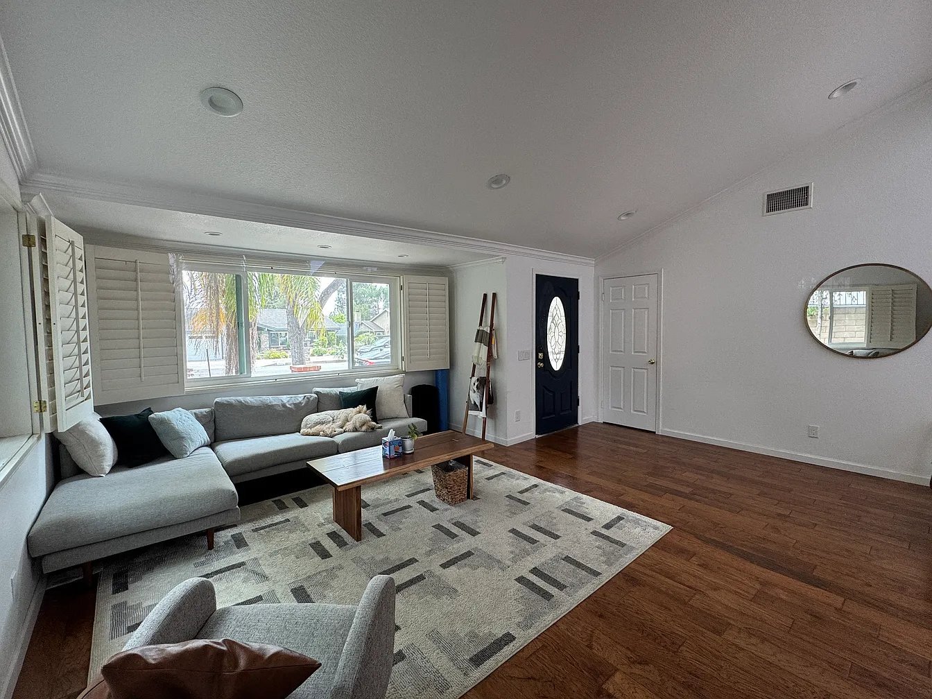 Building Photo - 417 E Miramar Ave