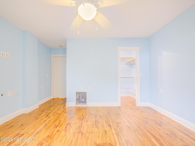 Building Photo - 6472 Putnam St