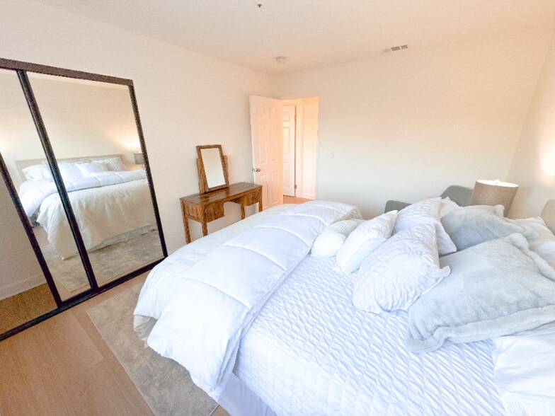 Building Photo - 115 Thatcher Ln