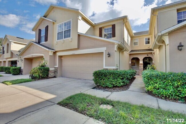 Building Photo - Beautiful 3/2.5 Spacious Townhome with a 2...