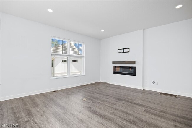 Building Photo - 2059 W 34th Pl