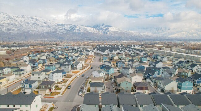 Building Photo - 408 S 680 E
