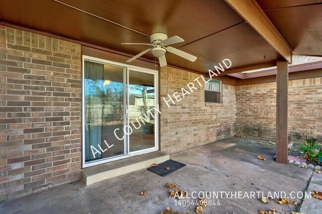 Building Photo - 841 N Robinson Ave