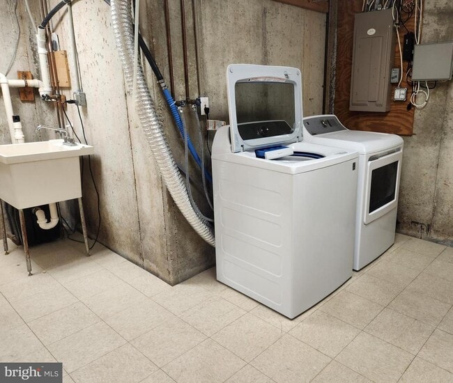 Building Photo - 449 Oakmont Ct