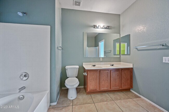 Building Photo - 7409 N Solano Dr