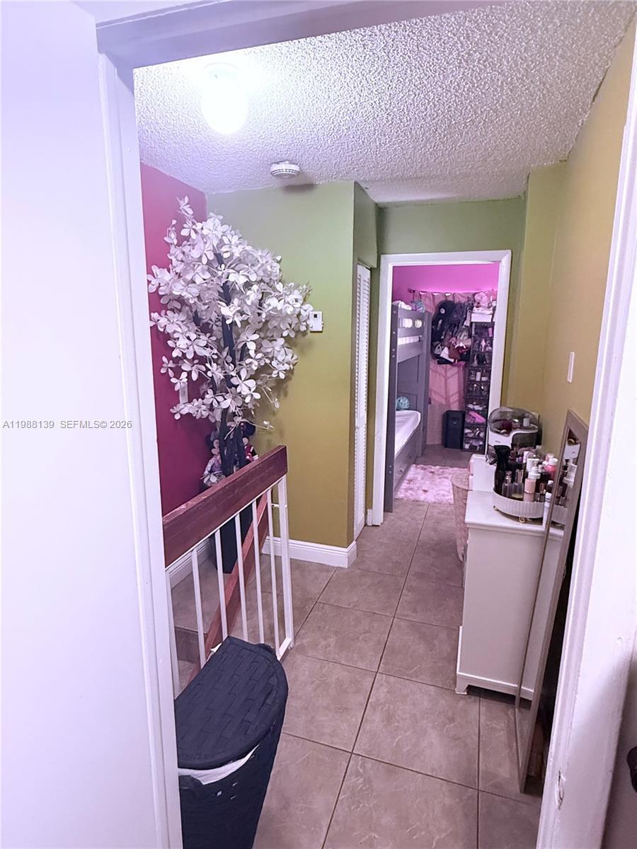 Building Photo - 550 SW 115th Ave