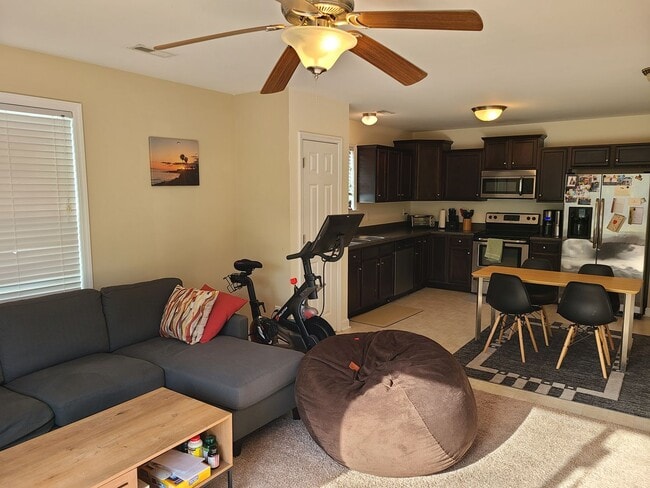 Building Photo - 2 bedroom, 2 bath unfurnished home - Pine Ridge Community - Holly Ridge
