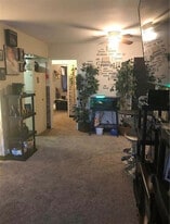 Building Photo - 803 Uhrig Ave