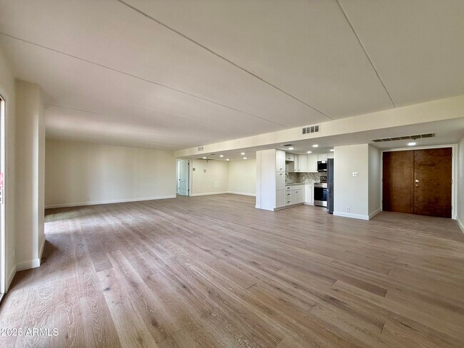 Building Photo - 7930 E Camelback Rd