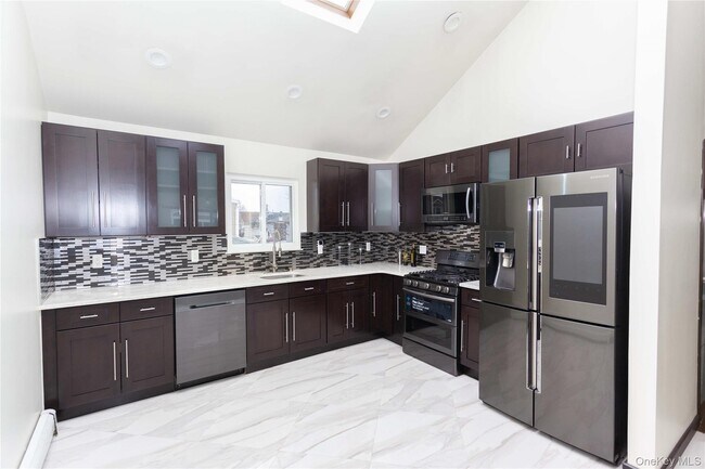 Building Photo - 428 E Harrison St