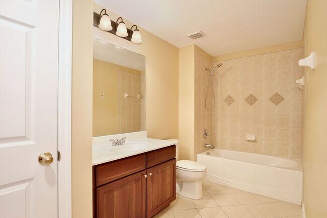 Building Photo - Luxury 3BR/3BA Townhome with 2-Car Garage in Gated Greystone – Sanford