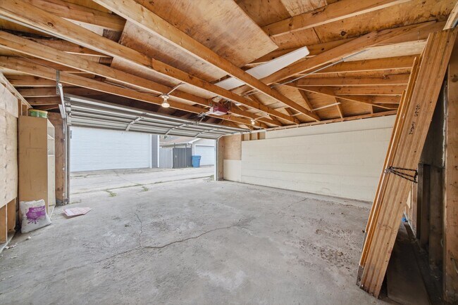 Building Photo - 5032 S Kolin Ave