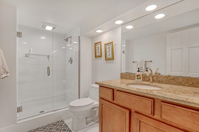 Building Photo - 3400 N Ocean Dr
