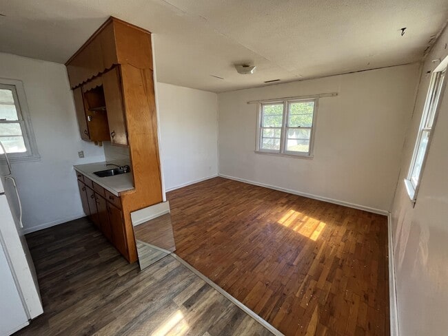 Building Photo - 300 Zoll St