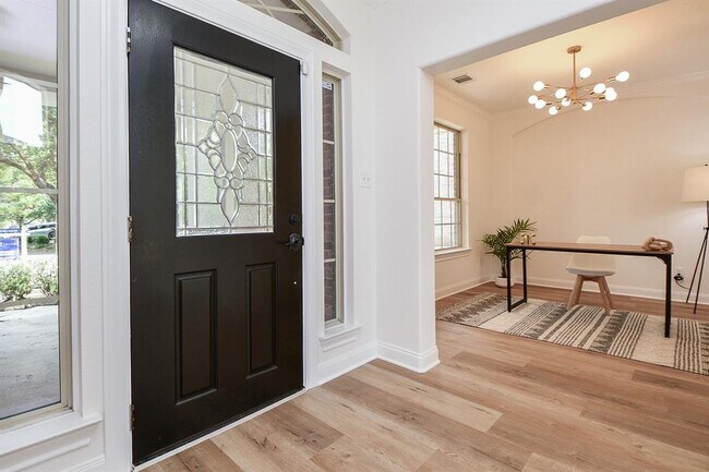 Building Photo - 18 Hadlock Pl