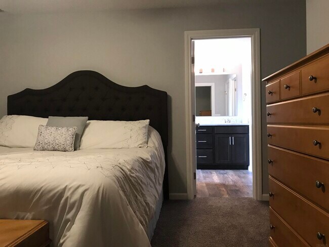 Building Photo - 2119 Meadowsweet Pkwy