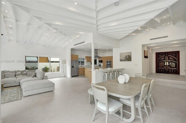 Building Photo - 12478 N Bayshore Dr