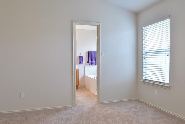 Building Photo - 520 Fort Thomas Pl