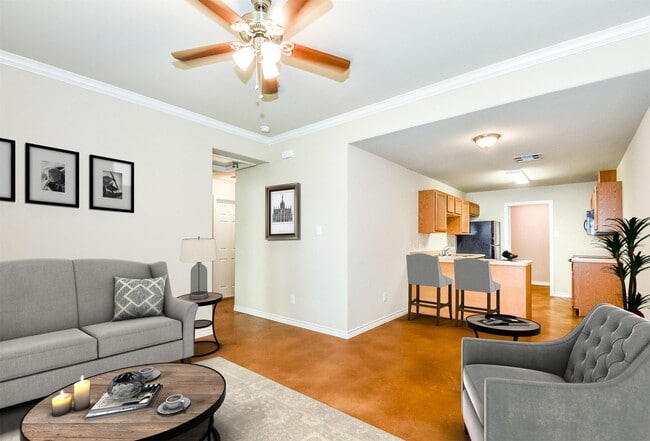 Building Photo - 1105 Parkhurst Ave