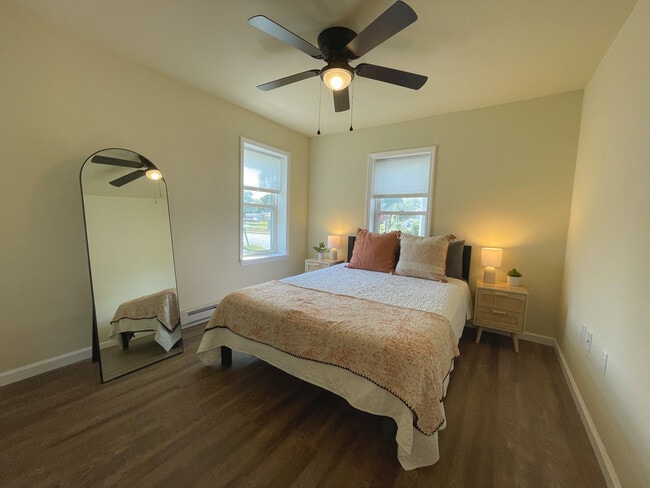 Building Photo - 100 Miller St