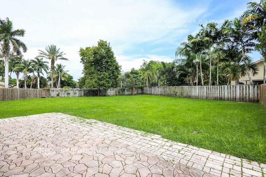 Building Photo - 15510 SW 143rd Terrace