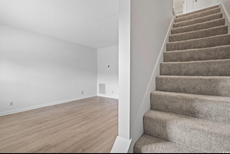 Building Photo - 713 67th Ave N