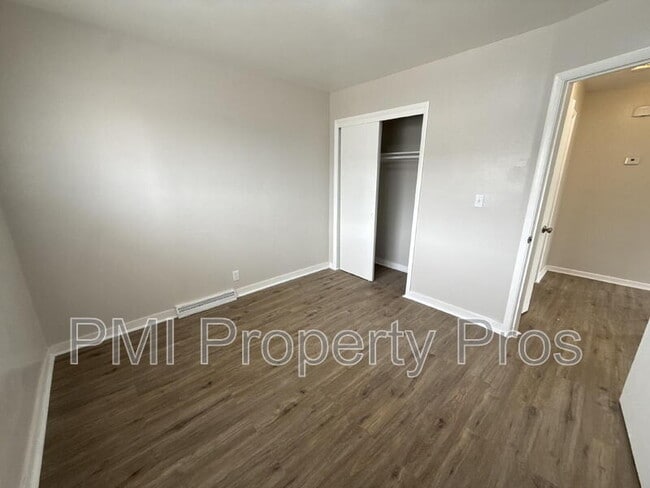 Building Photo - 7701 W Hampton Ave