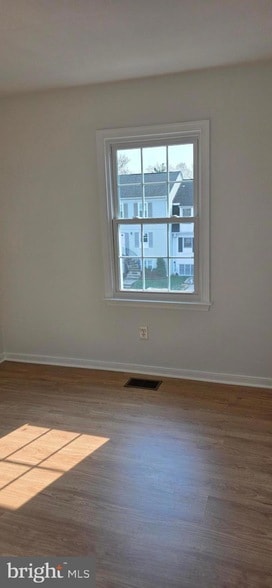 Building Photo - 165B Leeds Ct W