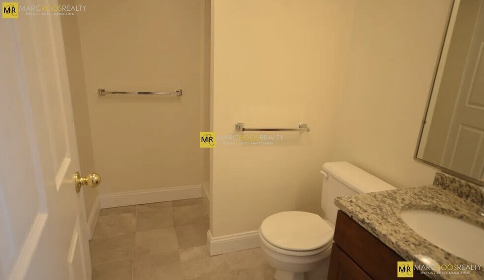 Building Photo - 571 Franklin St