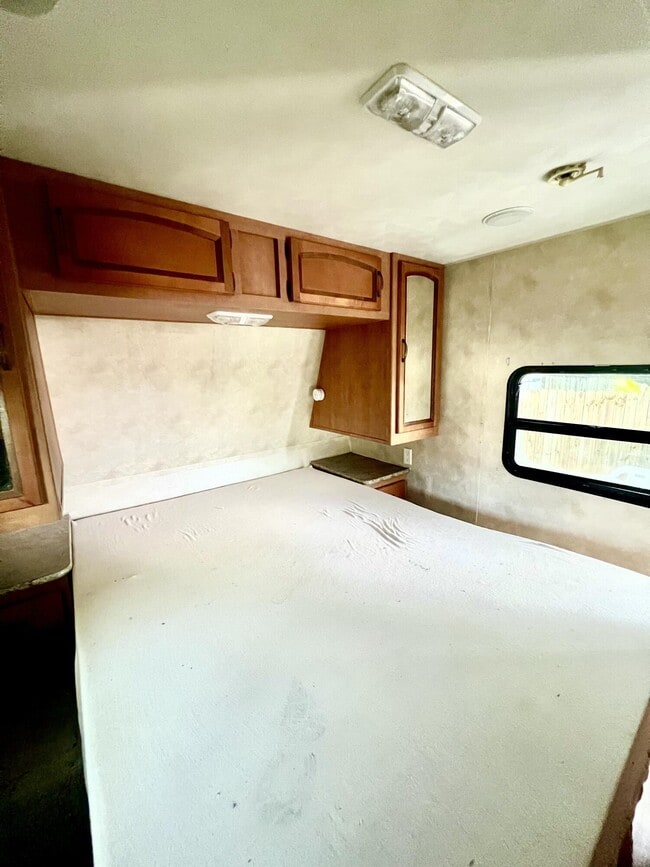 Building Photo - 817 Kaye St