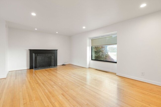Building Photo - 5117 SW Lowell St