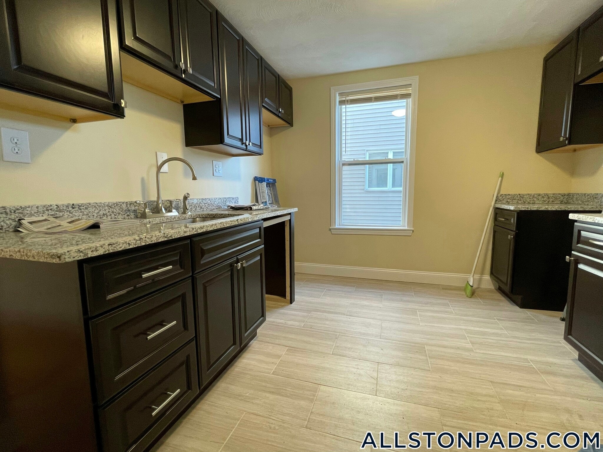 Building Photo - 34 Pratt St