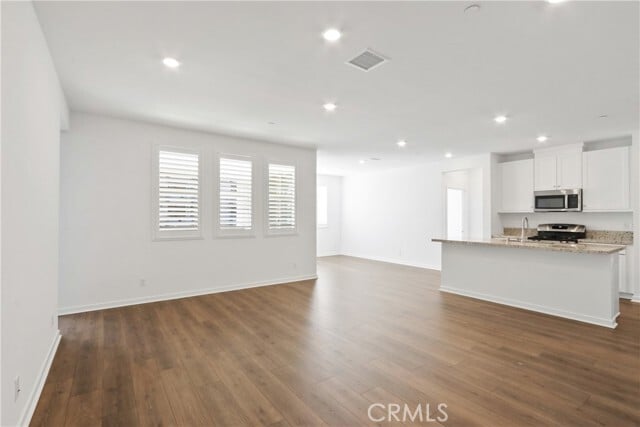 Building Photo - 960 N Tangent Privado