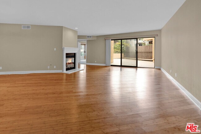 Building Photo - 1633 S Bentley Ave