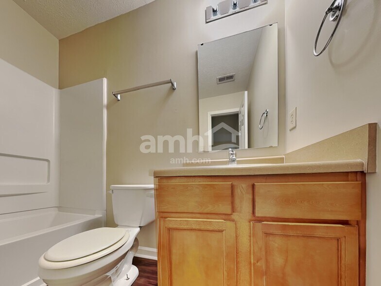 Building Photo - 926 Littleton Dr