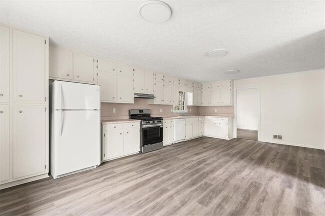 Building Photo - 1451 Belmont Ave