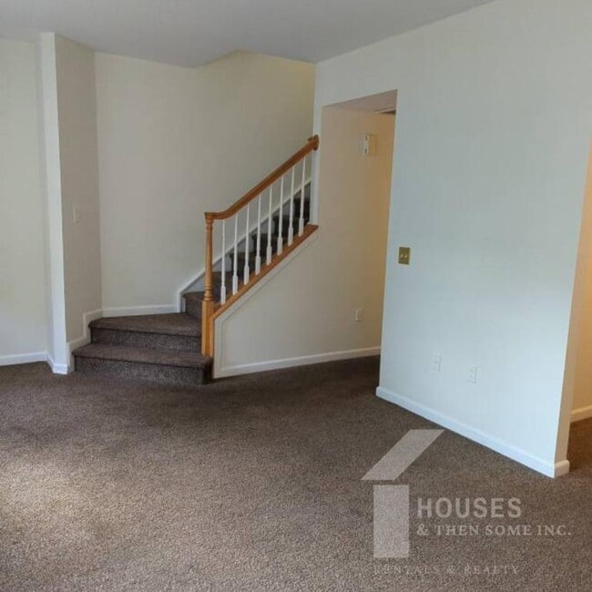 Building Photo - 304 Canewood Pl