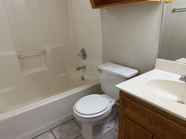 Building Photo - 915 McDaniel Cir