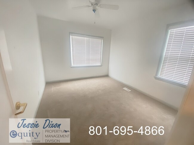 Building Photo - 219 Country Club Dr